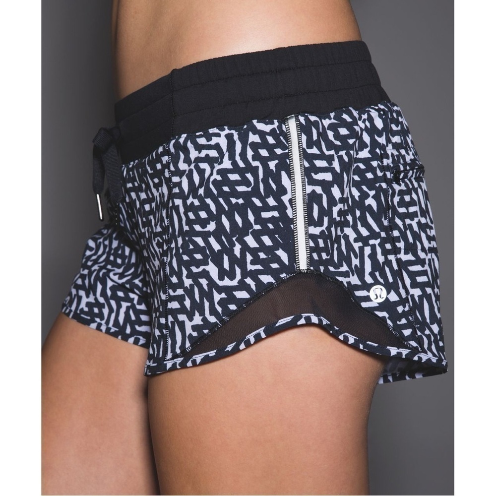 Lululemon | Hotty Hot Shorts Low Rise Size 4 Net Pop Black White